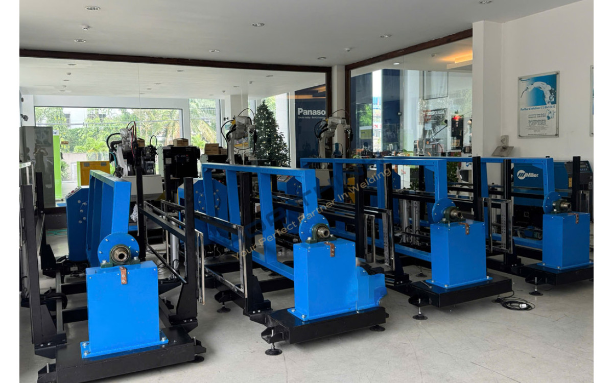 Dự &Aacute;n Robot Nh&ocirc;m Kết Hợp Hệ Thống G&aacute; Xoay Tự động